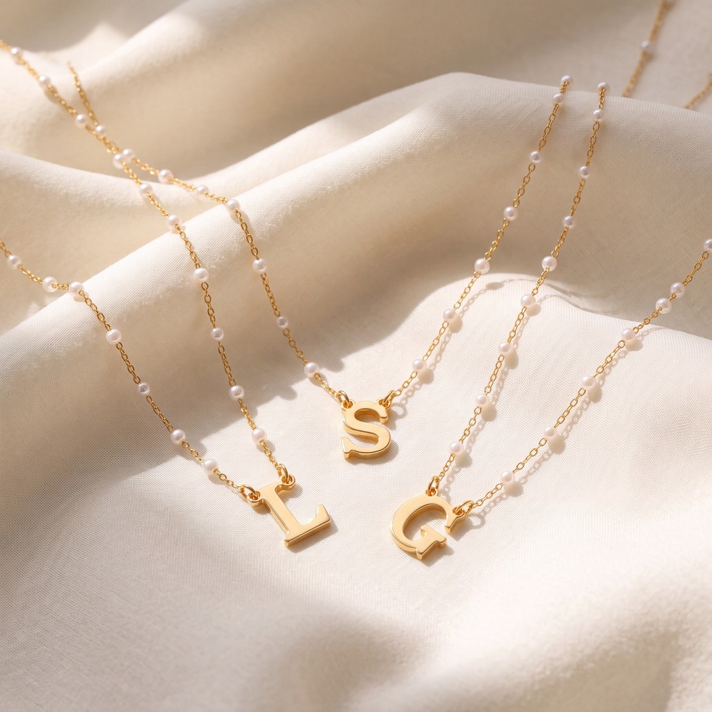Colar Veneziana de Pérolas com Inicial — semijoia folheado a ouro 18k